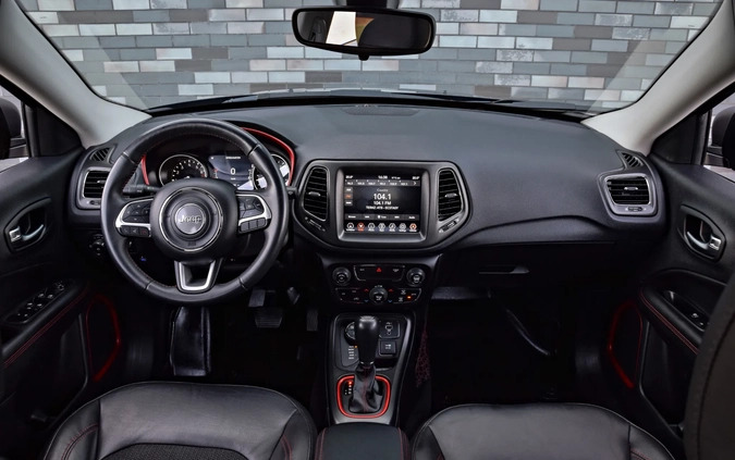 Jeep Compass cena 84900 przebieg: 90000, rok produkcji 2019 z Sochaczew małe 781